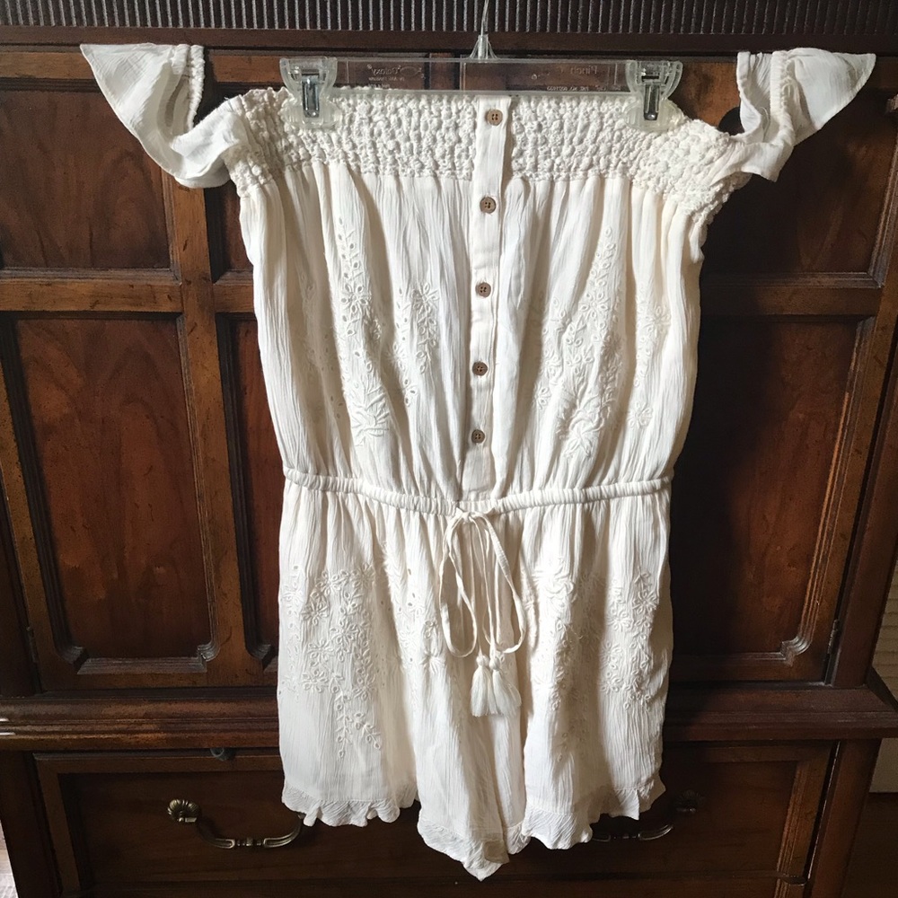 Cream Romper💟 - Picture 2 of 8